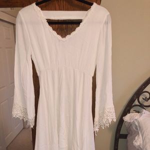 SWEET CLAIRE White dress w/crochet lace sleeves